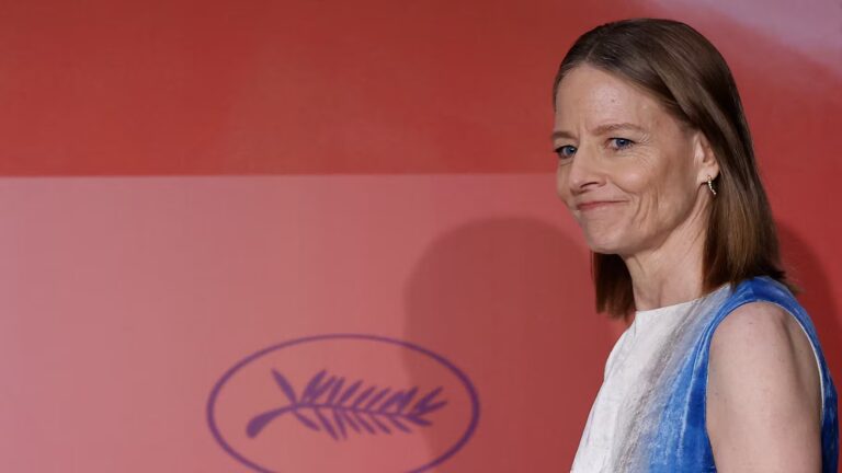 Jodie Foster souligne que le film « F1 » avec Brad Pitt illustre le potentiel de l’IA au cinéma.