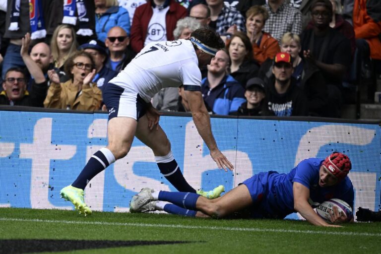 Hamish Watson signe à Castres pour remplacer Dalton Papali’i blessé.