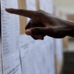 Mafatim Diaw obtient son Bac à 52 ans à Louga, soulignant l’accès à l’éducation pour tous.