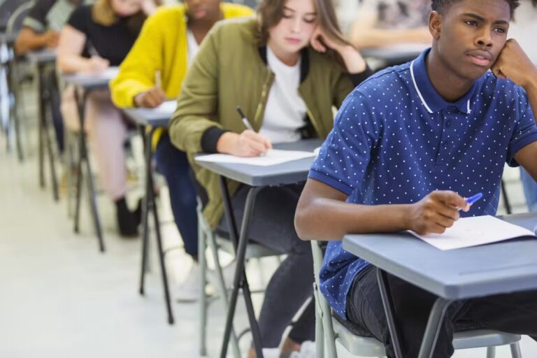Bac 2026 : un élève arrivé en France sans français obtient 20/20 à toutes les épreuves