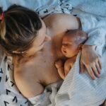 Le congé de naissance exclut les parents solo, alerte une association sur une discrimination.