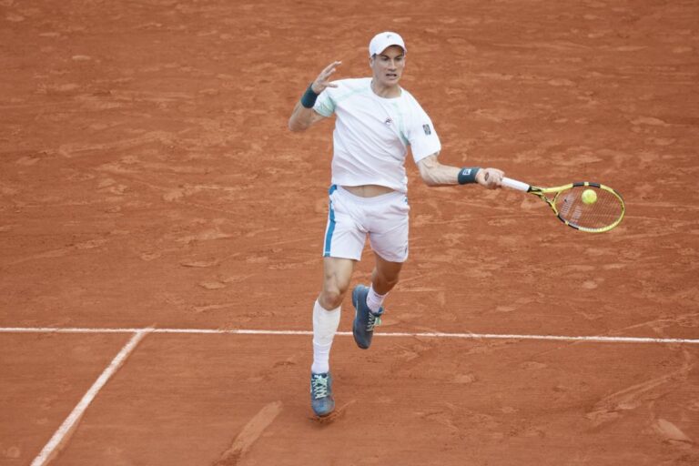 Facundo Bagnis, joueur de tennis argentin, suspendu un an pour dopage.