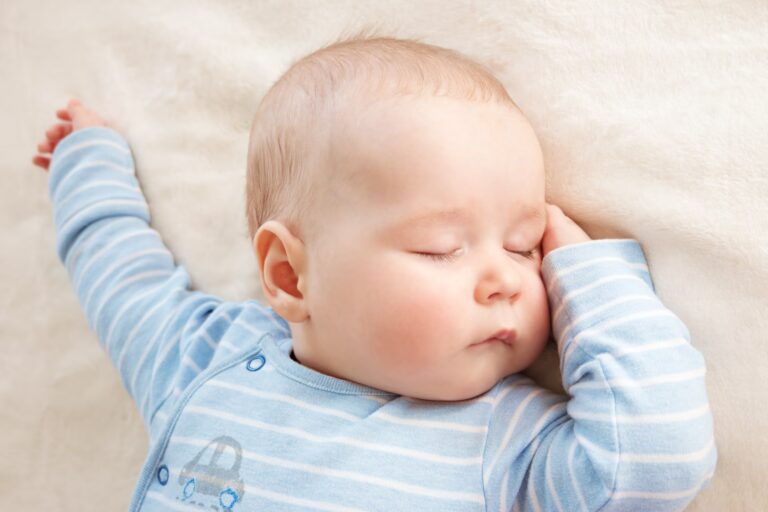 Lait maternel ou lait infantile : étude sur le sommeil des bébés en France.
