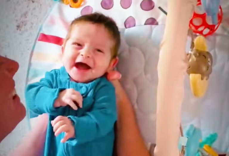 Bébé diagnostiqué avec une maladie génétique rare : il ne grandit plus à 4 mois.