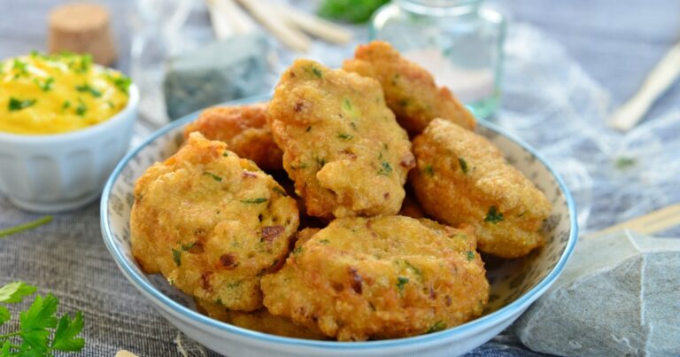 Recette traditionnelle de beignets de morue au Portugal : préparation et ingrédients essentiels