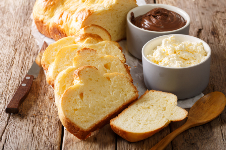 Brioche maison au mascarpone : une recette traditionnelle française en hausse de popularité.