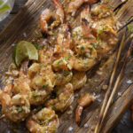 Recette de brochettes de crevettes à la tequila lime pour un barbecue estival.