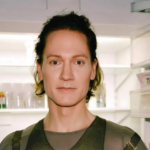 Transformation d&rsquo;un multimillionnaire investissant des millions dans des technologies anti-âge.