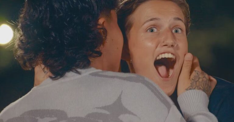 « I Kissed a Girl » : la version lesbo-queer de « Love Island » cesse sa diffusion, suscitant des réactions.