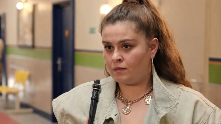 Ophélie suspectée d’être derrière les événements étranges dans la villa de Plus belle la vie.