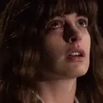 Anne Hathaway s&rsquo;engage dans Colossal, un film sur la perception des géants.