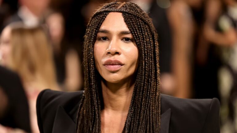 Olivier Rousteing nommé directeur artistique de Rabanne après son départ de Balmain.