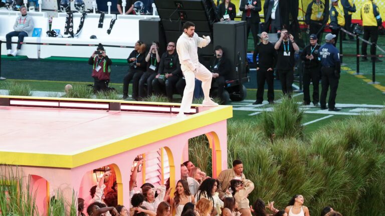 La « casita » de Bad Bunny suscite des controverses lors de ses concerts en Amérique Latine.