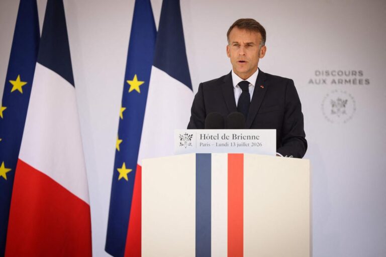 Macron déclare que la France et l’Europe défendront la liberté, si nécessaire par la force.