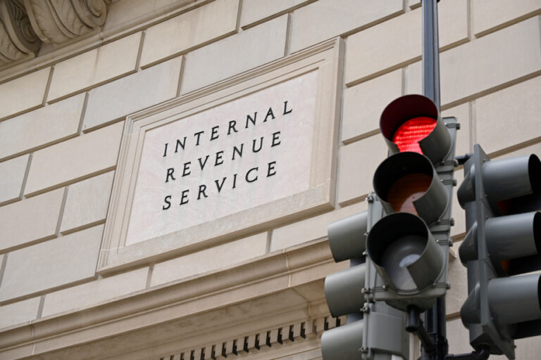 Une juge annule l’accord d’immunité fiscal entre Trump et l’administration américaine.