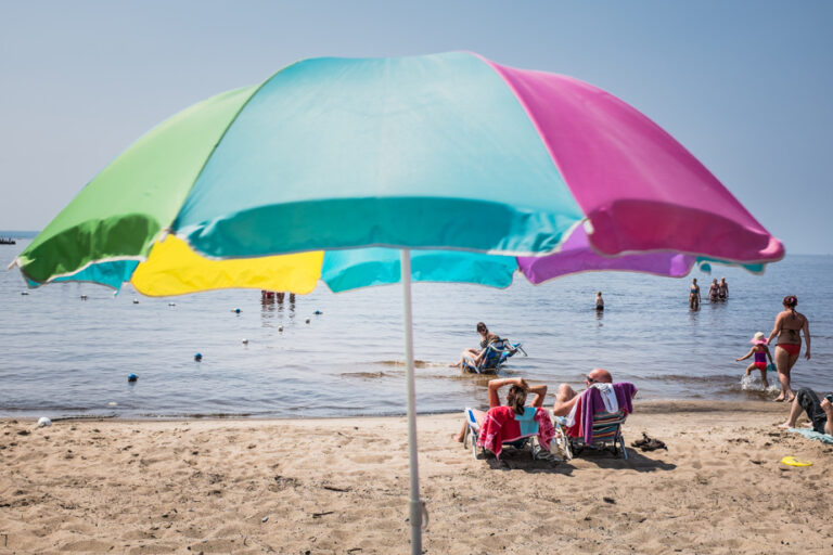 Les microvacances gagnent en popularité face aux longues vacances en milieu professionnel.
