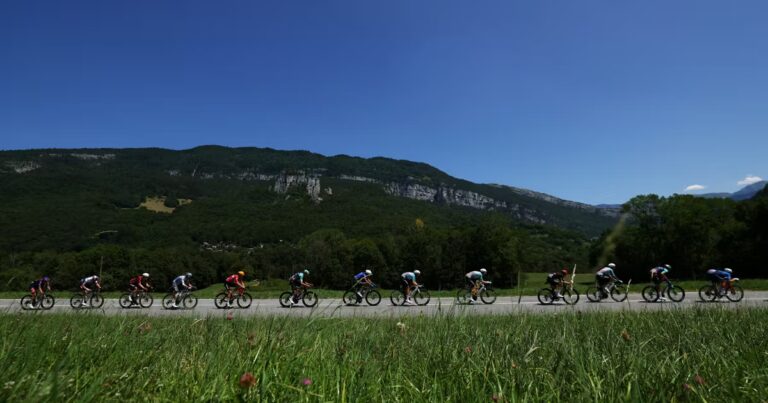 Les hôtels du Tour de France illustrent une approche française de l’égalité sociale.