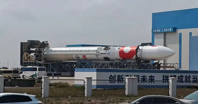 La Chine récupère une fusée réutilisable avec un filet depuis une plateforme en mer