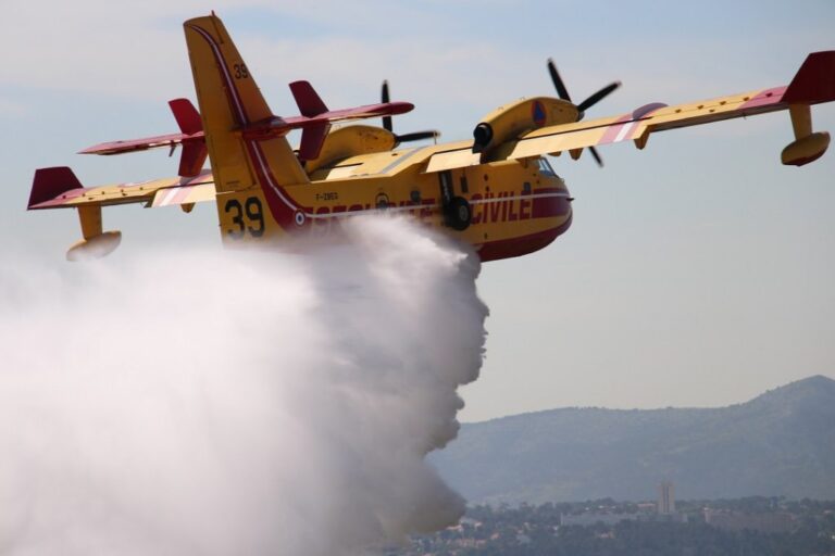 La France active le mécanisme européen de protection civile face aux feux de forêt.