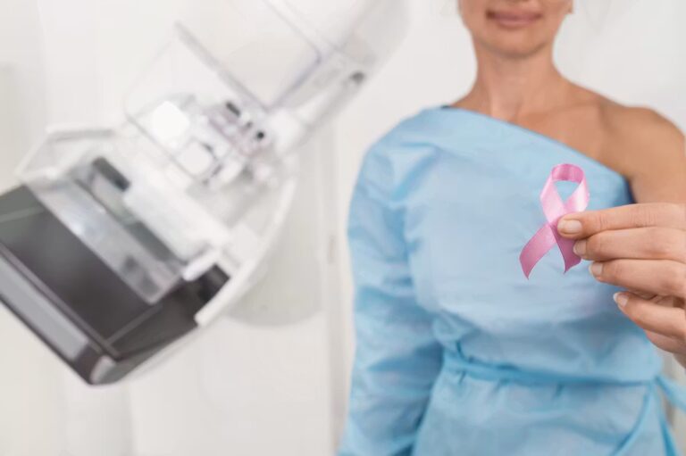 Maman bénéficie d’une mastectomie robotisée préservant le mamelon pour cancer du sein.