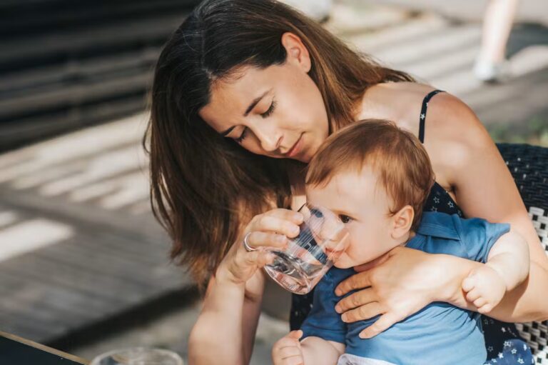 Canicule : un comportement d’enfant peut révéler des signes de stress thermique.