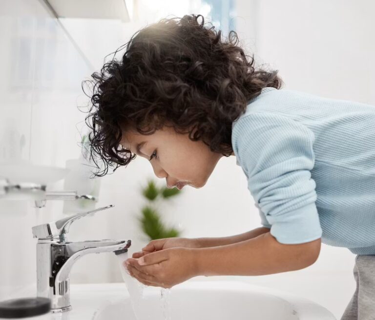 Canicule : les autorités déconseillent l’eau du robinet au-delà de cette température