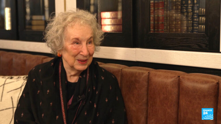 Margaret Atwood déclare que « La Servante écarlate » n’est plus une œuvre de fiction.