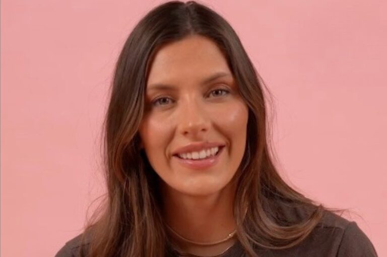 Camille Cerf évoque son lipoedème et ses difficultés à perdre du poids post-grossesse.