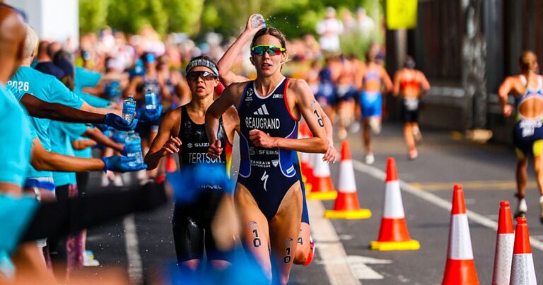 Cassandre Beaugrand remporte un podium historique en escrime pour le sport féminin.