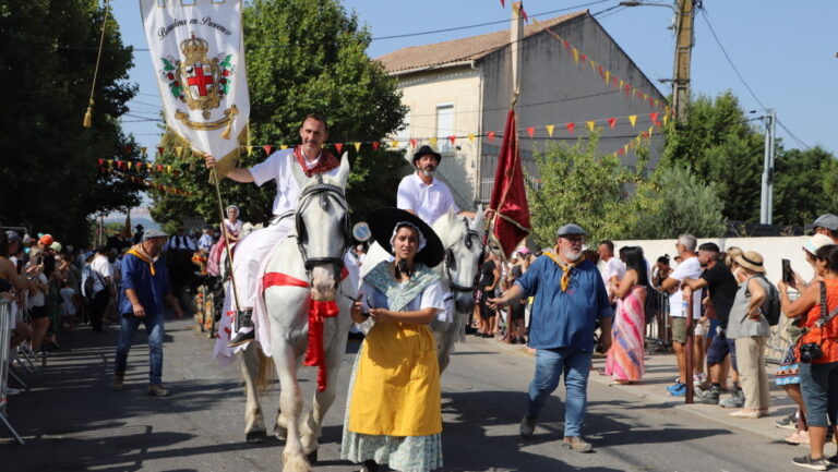 Festivités au hameau de Beaudinard à Aubagne : cavalcade, aïoli et color run au programme.