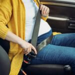 Les ceintures de sécurité en voiture inadaptées mettent en danger les femmes enceintes en France.