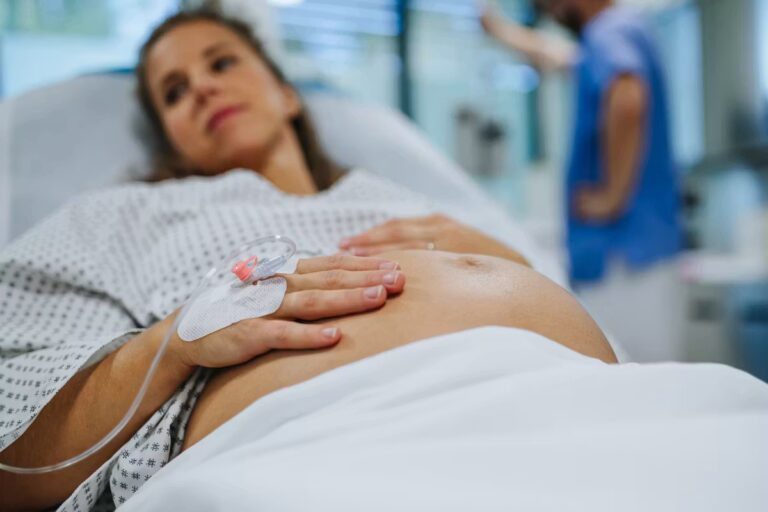 Cerclage du col de l’utérus : procédure essentielle pour prévenir des complications obstétricales.