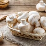Les nutritionnistes recommandent les champignons pour un dîner léger et nutritif.