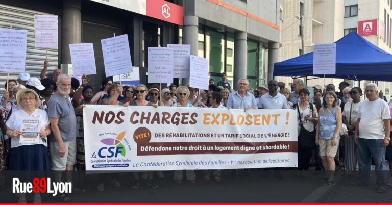 Locataires d’Alliade Habitat manifestent contre les charges élevées et l’urgence sociale.