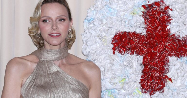 Charlène de Monaco porte une robe de soirée dorée sur mesure au gala de la Croix-Rouge.