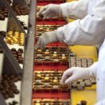 Lindt poursuivi aux États-Unis pour recours présumé au travail des enfants dans sa chaîne d&rsquo;approvisionnement.