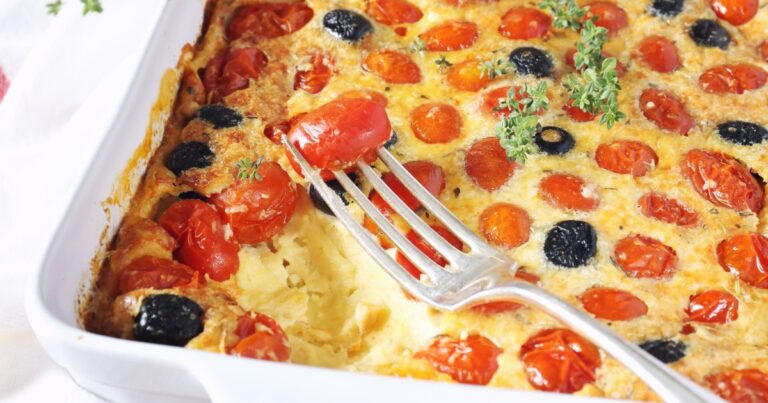 Recette de clafoutis aux tomates et olives : une option savoureuse pour l’été