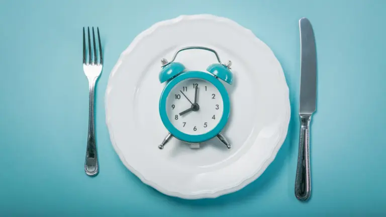 L’alimentation intermittent pourrait faciliter la perte de poids par rapport au comptage des calories.