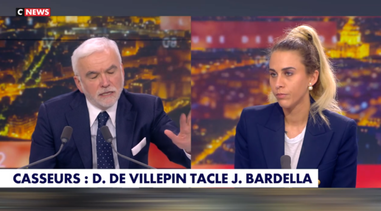 CNews impose une loyauté totale à ses journalistes, selon Acrimed.
