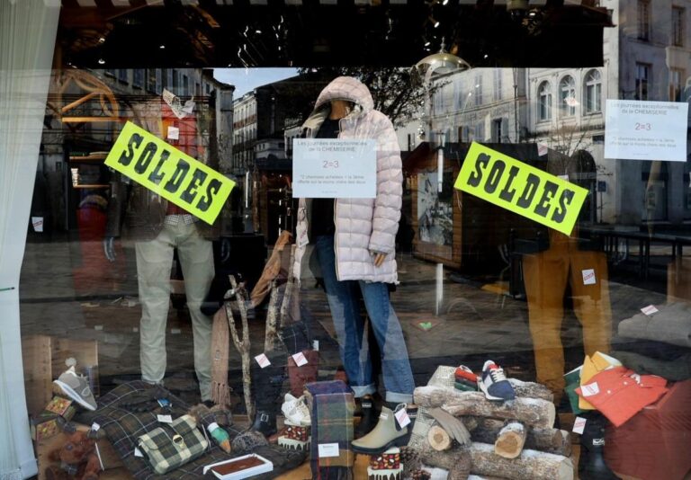 Dernier jour des soldes : déception des commerçants face à une semaine supplémentaire.