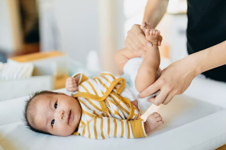 Comment identifier si la taille des couches pour bébés est inappropriée ?