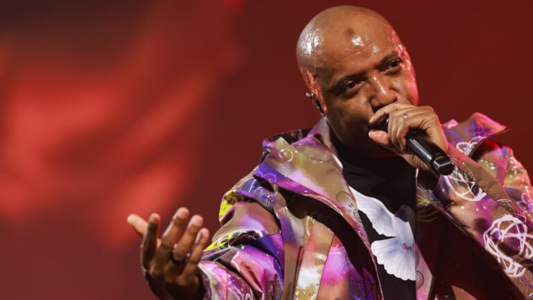 Soprano se produit au festival Musiks à Manosque avec des moyens techniques renforcés.