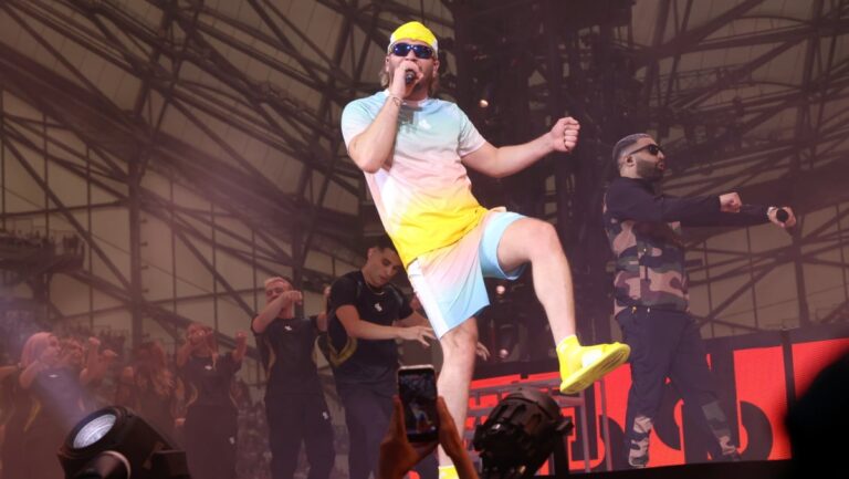 Concert de Jul à Fréjus : disponibilité des places en attente de confirmation.