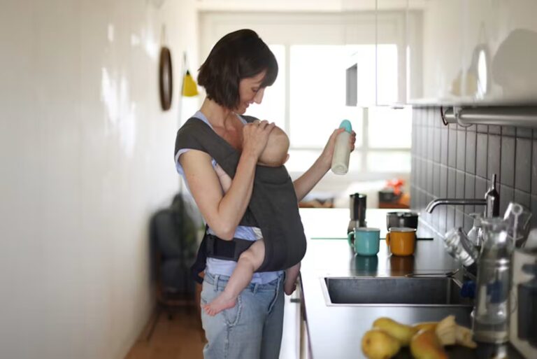 Congeler du lait infantile : recommandations des pédiatres et risques associés.