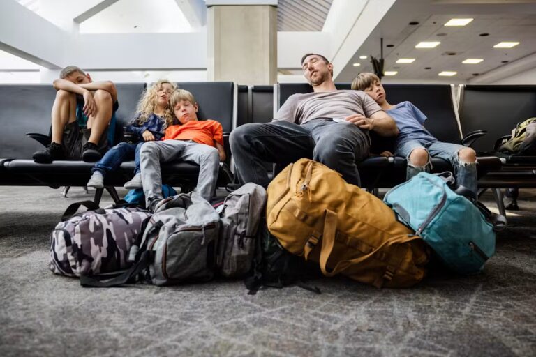 Ajustement du sommeil des enfants en voyage : conseils pratiques face au décalage horaire.