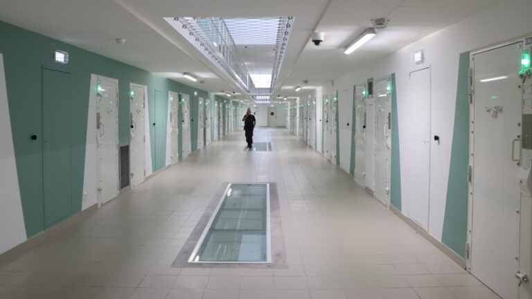 Prison des Baumettes : nouveaux bâtiments, mais conditions de détention critiques persistantes