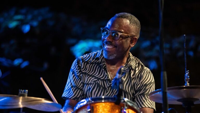Vitrolles accueille un concert de funk et de jazz réunissant des musiciens locaux.
