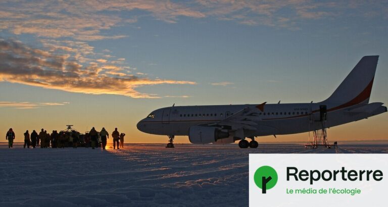 Survol des pôles par des touristes riches face à la fonte des glaces.