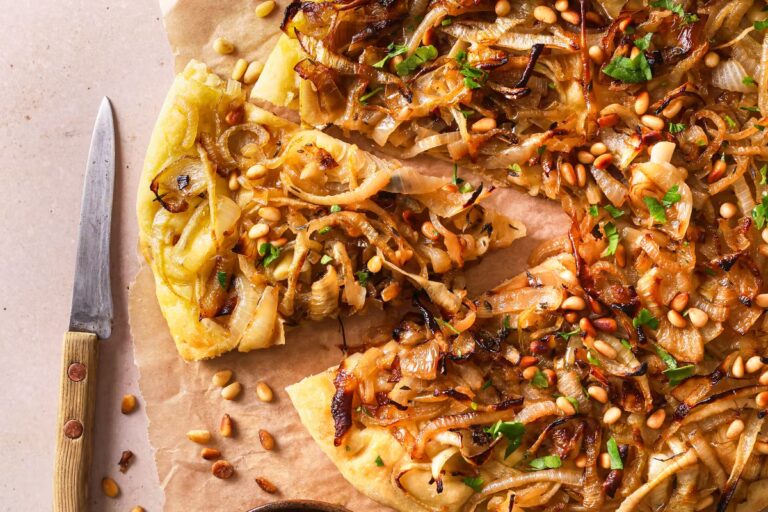 Recette authentique de la tarte aux oignons de Marcel Pagnol, un plat traditionnel français.