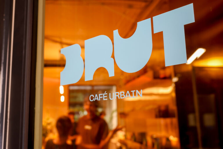 Ouverture de Brut à Griffintown, un café qui suscite des débats dans le quartier.